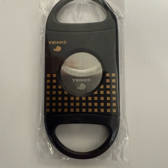 Cigar accessories package Lighter(Gun),3 cutters holder & ashtray - Picture 9 of 10